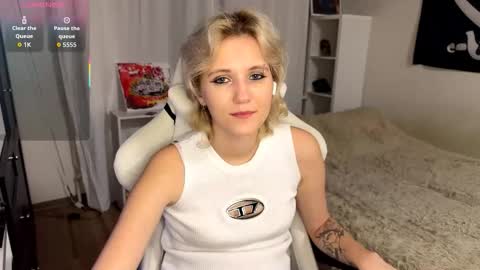 Mia online show from September 11, 5:46 pm