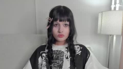 Maxi online show from February 9, 1:46 pm