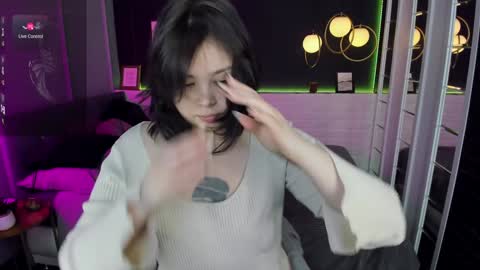 Woman online show from December 7, 6:10 am