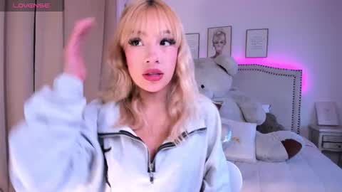 Mayajhons online show from November 11, 11:18 am