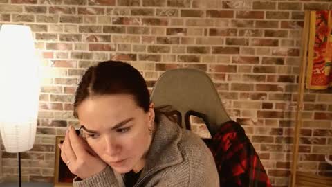 maybloom_ online show from December 23, 11:14 am