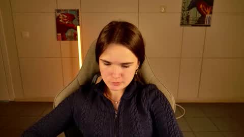 maybloom_ online show from November 25, 12:07 pm