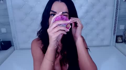 Medeea Bee online show from October 2, 3:00 am