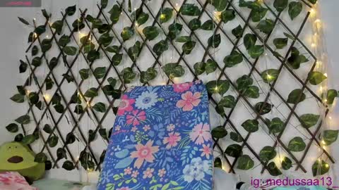 medussa13 online show from December 6, 12:05 pm