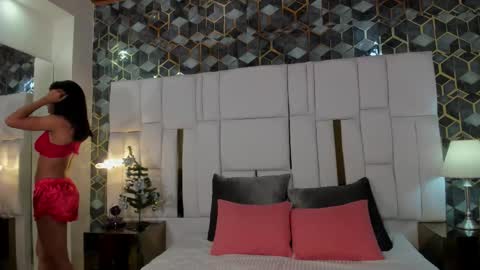 Megan And Mia online show from December 16, 3:34 am