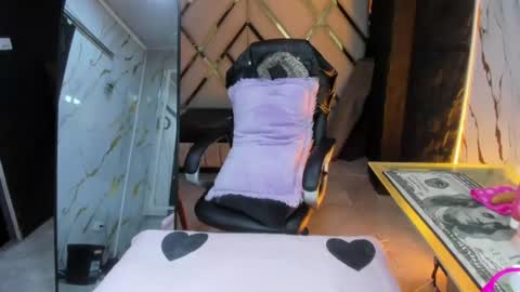 megan_latinn online show from July 12, 4:46 am