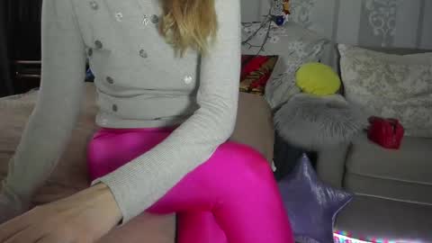 Nicki--------- Welcome to my Room online show from December 20, 9:13 am