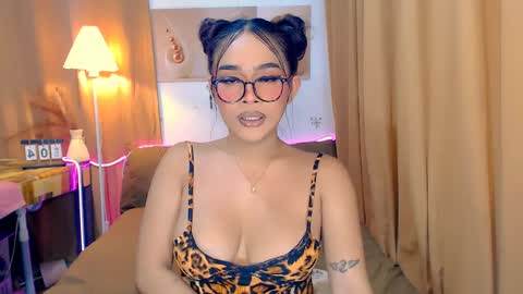 mel_rai14 online show from April 4, 3:33 pm