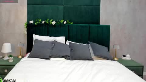 Melanie online show from November 21, 1:18 am