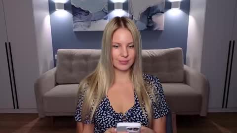 Melanie Bennett online show from November 14, 7:52 am