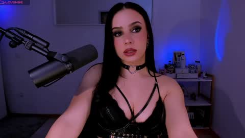 Melanie  online show from February 3, 5:03 pm