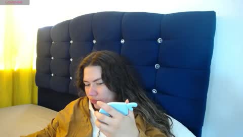 Melanie Parker online show from June 2, 1:23 pm