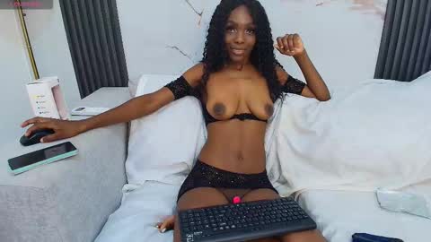 Melanie online show from October 25, 2:14 pm