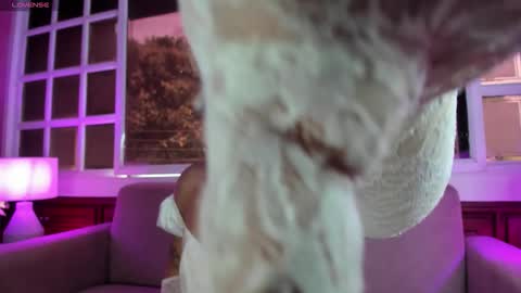 Melanie Roux online show from October 6, 7:40 pm