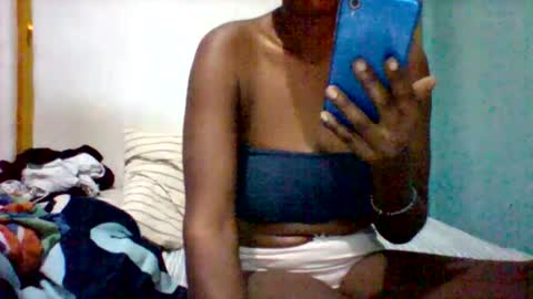 melaninndriping online show from November 21, 9:55 am