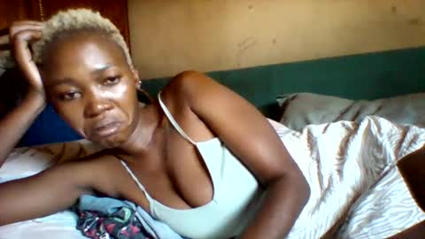 melaninndriping online show from November 7, 10:10 am