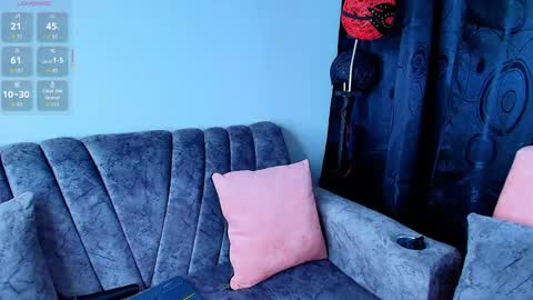    Independent model online show from September 26, 3:15 am