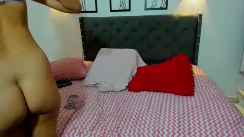 meli_lewis online show from November 25, 3:36 pm