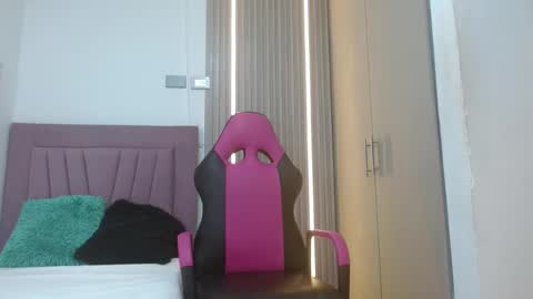 meli_peach online show from September 27, 7:21 pm