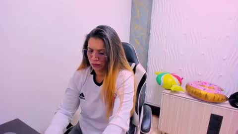 Melisa online show from June 27, 11:33 am