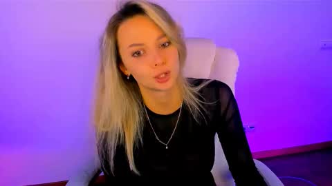 Melissa online show from September 25, 4:17 pm