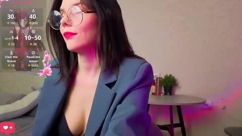 mellhyees online show from November 23, 5:03 pm