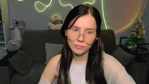 mellhyees online show from January 16, 6:04 pm