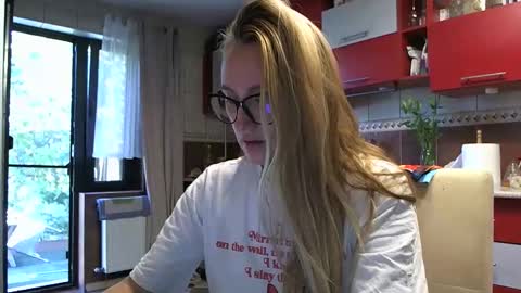 Melly online show from September 22, 6:45 am