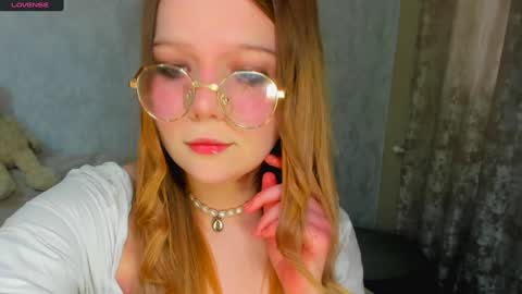 MelMooon online show from February 1, 1:09 pm