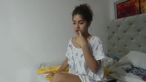 melody phillips online show from December 30, 9:48 am