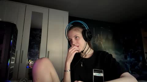 Hi Im Aria 18 years old online show from October 26, 12:33 pm