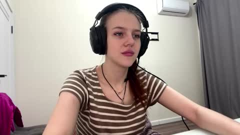 Hi Im Aria 18 years old online show from January 16, 3:08 pm