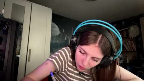 Hi Im Aria 18 years old online show from September 26, 12:36 pm