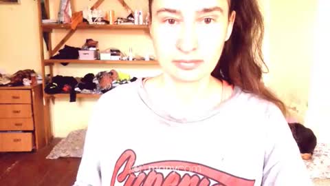 Yummygirl online show from May 18, 5:46 am