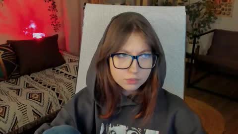 Mia online show from October 12, 3:36 pm