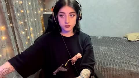 Luly online show from November 30, 9:30 pm