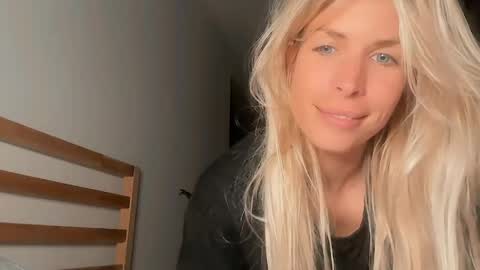 mer_kel online show from April 17, 10:23 pm