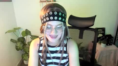 laura 3 i am independent model online show from November 8, 2:49 am