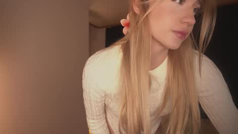 Lara OFFLINE  online show from January 3, 8:11 pm