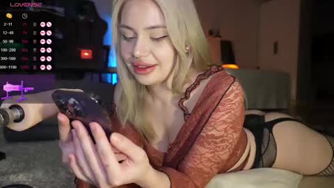 Stella online show from December 5, 1:28 pm