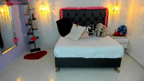 meylagia online show from February 5, 3:13 am