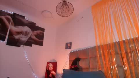 Emi online show from October 14, 7:49 pm