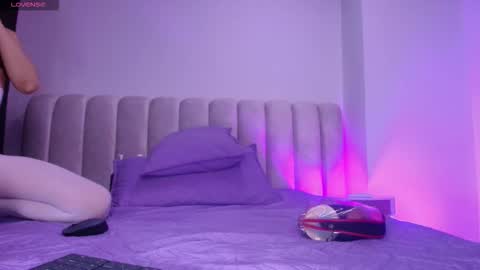 Emi online show from November 24, 8:00 pm