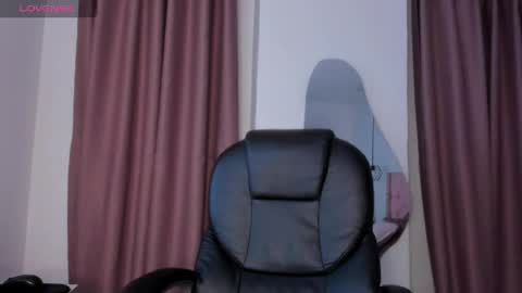 Mia online show from April 21, 2:35 pm