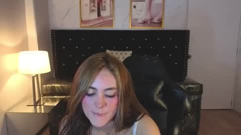 Mia  online show from September 19, 8:19 pm