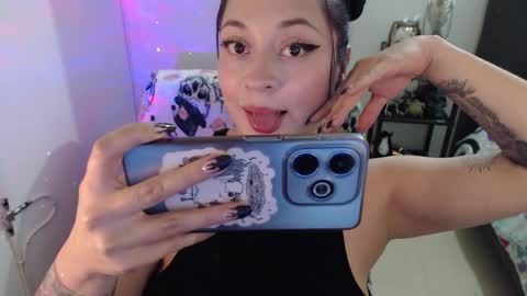 mia online show from February 8, 1:11 am