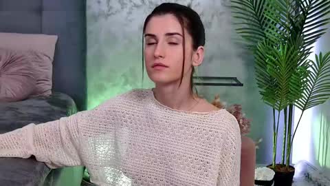 Freya Allen online show from February 13, 10:00 pm