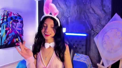 Mia online show from October 31, 5:50 pm