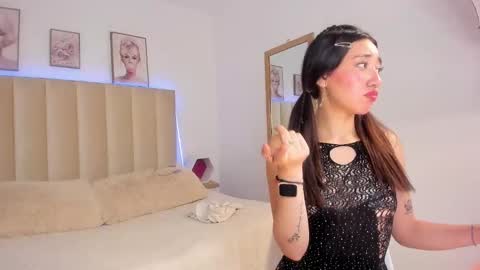 mia_corner online show from October 3, 4:34 pm