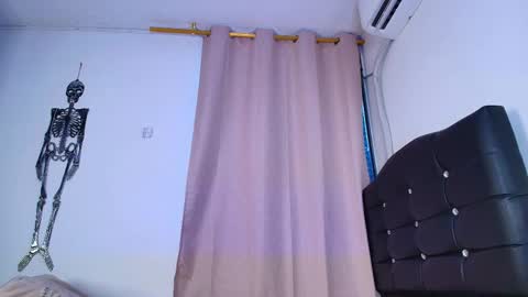 Mia online show from November 14, 10:21 pm